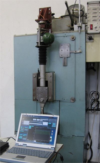 View of laboratory indicator test stand (Citroen BX and C5 strut)