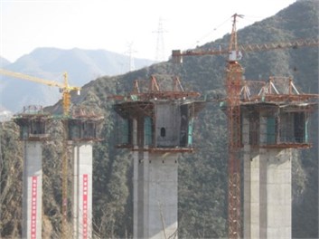 Photos of a pre-stressed concrete Rigid Frame Bridge during different construction stage:  a) the zero block construction stage, b) the closure up construction stage of the main span
