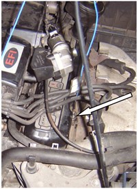 The location of acceleration transducer and microphone on the test engine
