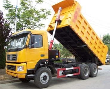 The operation modal test of heavy duty truck and the surface of test road