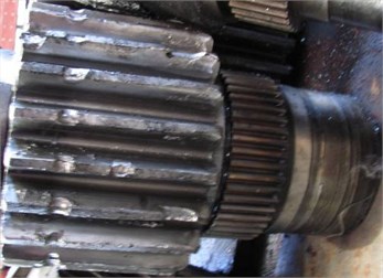 The damage bearing and gear