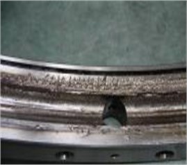 The damage of the slewing bearing parts after the test