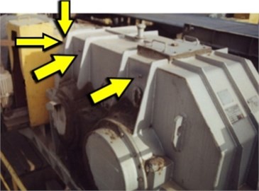 a) Scheme of the investigated machine, b) location of sensors on gearbox housing