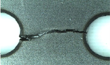 View of specimens cracks after a) 4000 seconds and b) 4800 seconds of experiment