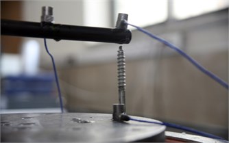 A bolt was installed on the vibration table  for the vibrating pipe