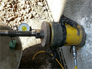 Pull-out test by using Enerpac 600 jack to pulling the rebar