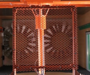 Experimental configurations: a) plastic mesh, b) steel mesh