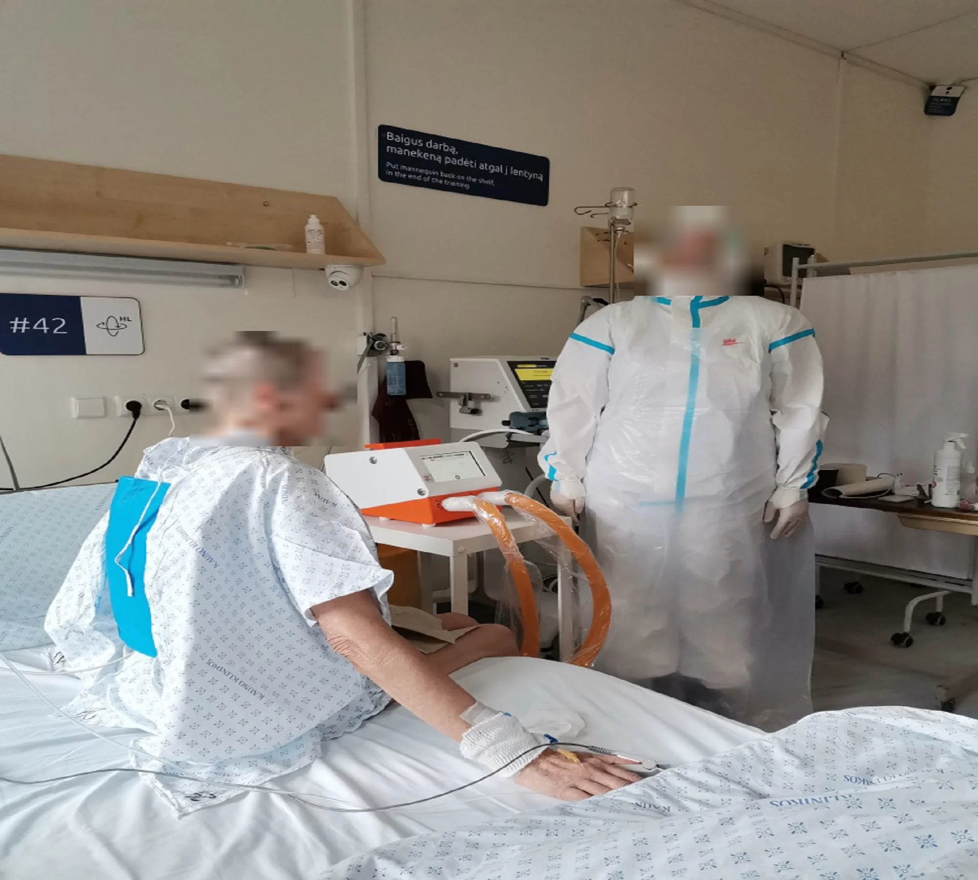 Early physiotherapy and chest wall oscillation in patients with COVID-19 disease at the intensive care unit: a pilot clinical trial