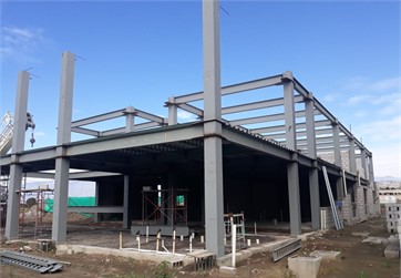 Undershocked gantry of the structure under construction of the ESPE University headquarters