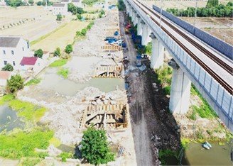 Construction site plan of the new pier bearing platform adjacent to the high-speed rail line