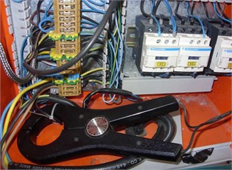 Monitor procedures: a) sensor fusion, b) data logger, c) tool holder, workpiece, accelerometer, digital microscope, d) data acquisition, e) electrical equipment, 80I-600 AC, f) Sandvik type B210
