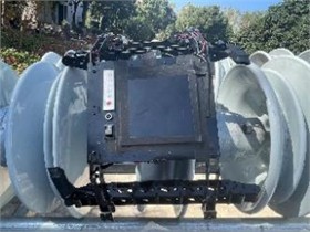 Physical image of the insulator Electric field detection robot