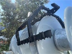 Physical image of the insulator Electric field detection robot