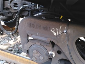 Model verification: a) installation of data acquisition equipment and power supply batteries; b) placement of acceleration measurement point; c) lateral acceleration of the side frame (time-domain); d) lateral acceleration of the side frame (frequency-domain)