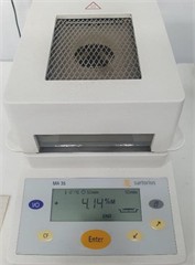 Mini laboratory device PWG MA35M for determining the moisture content of the molding mixture.