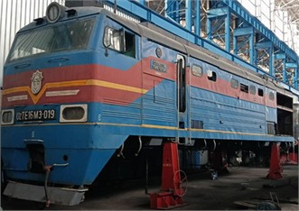 Test setup of UzTE16M3 series mainline locomotive No. 019