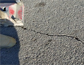 Transverse cracks. Photo was taken by Mamatkulov Muzaffar in October 2023, in highway M39b