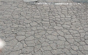 A network of cracks. Photo was taken by Mamatkulov Muzaffar in October 2023, in highway D012