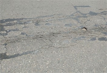 The process of turning cracks into grooves. Photo was taken by Mamatkulov Muzaffar in October 2023, in highway D012