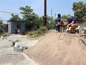 Location of measurement points with seismometers. In the photograph taken  by the first author on May 19, 2022, a model of the earthwork prepared  by the author is shown, and the process of vibrations was recorded