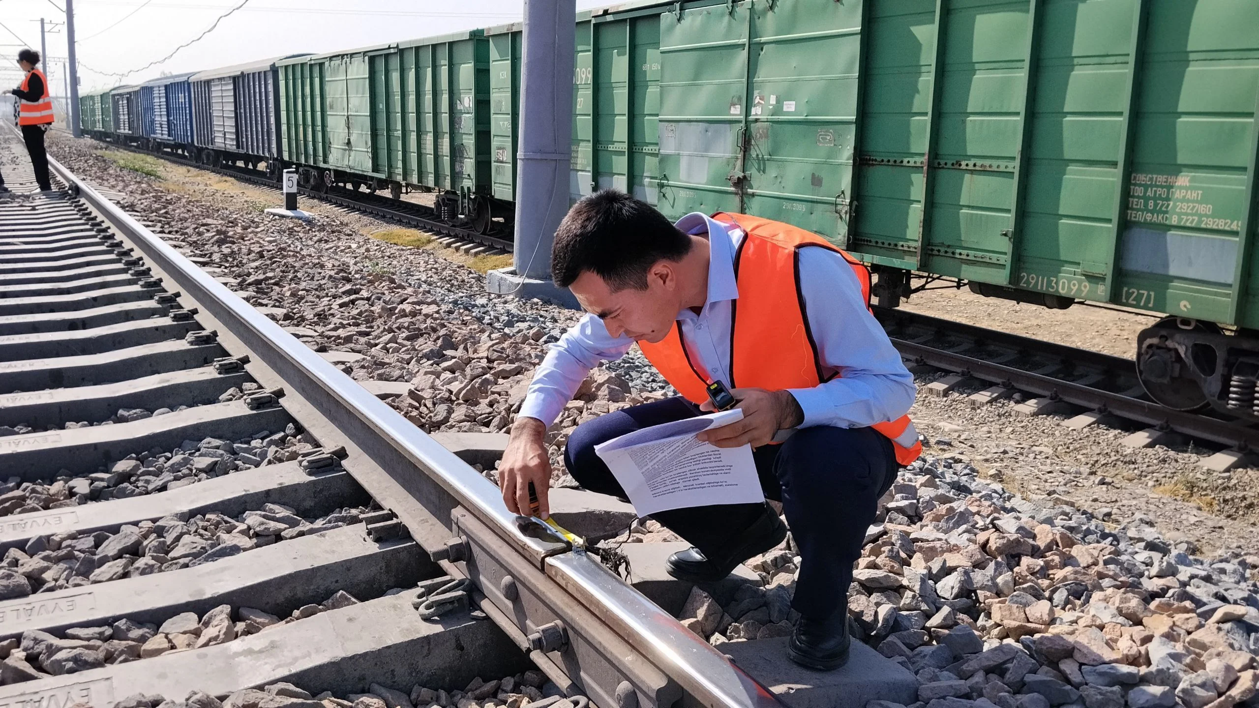 Experimental results of reducing harmful vibrodynamic effects caused by the interaction between rolling stock and track through the use of elastic under-sleeper pads in the rail joint zone