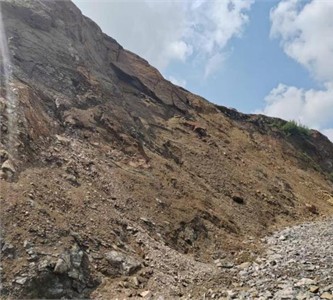 Localized Landslide Map. Photo by Jia Haipeng in September 2025 on the south slope of the Longyu Large Open-Pit Mine