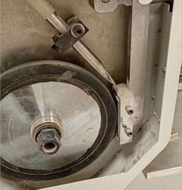 Wear resistance tests using the Brinell-Haworth method. Photo by the authors in the laboratory of the Almalyk Branch of NUST MISIS, 2026
