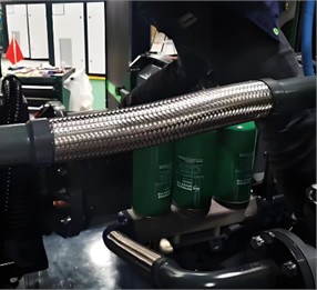Installation form and structural composition of steel wire reinforced hose.  Photo by the author in Qingdao on March 1, 2026