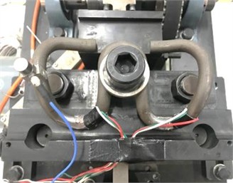 Test of spring acceleration response under impact load. Photo by the author on March 9, 2026, at the Mechanics Laboratory in Qingdao